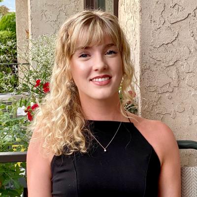 Headshot of Veronika Larsen