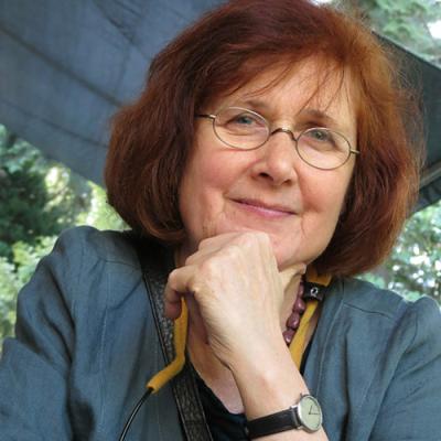 A headshot of Barbara Dancygier with her chin in her hand